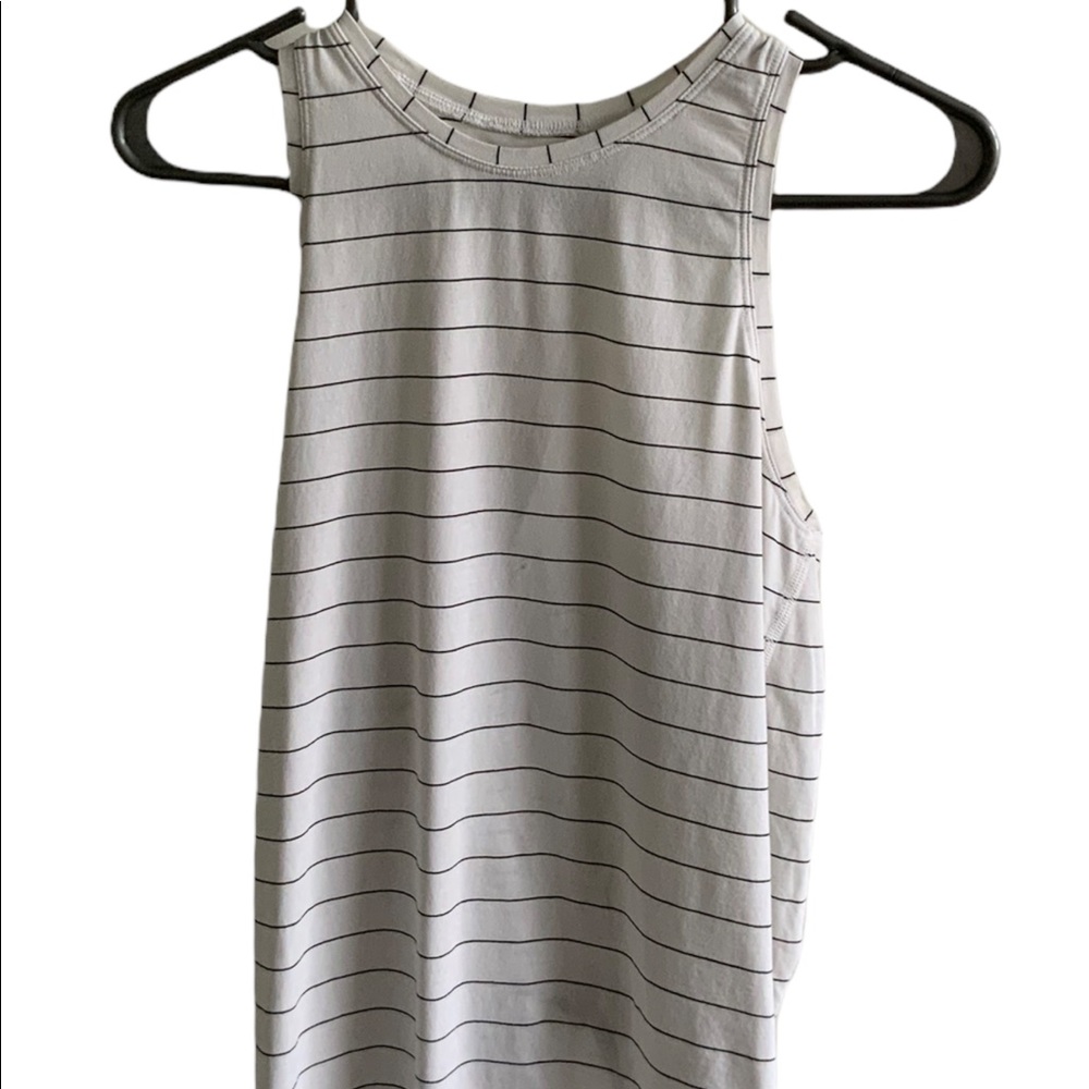 LULULEMON: Black and white open tie back tank top